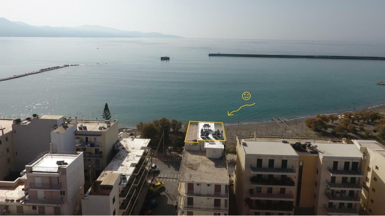 Seafront Penthouse Leo Appartement Kalamáta Buitenkant foto