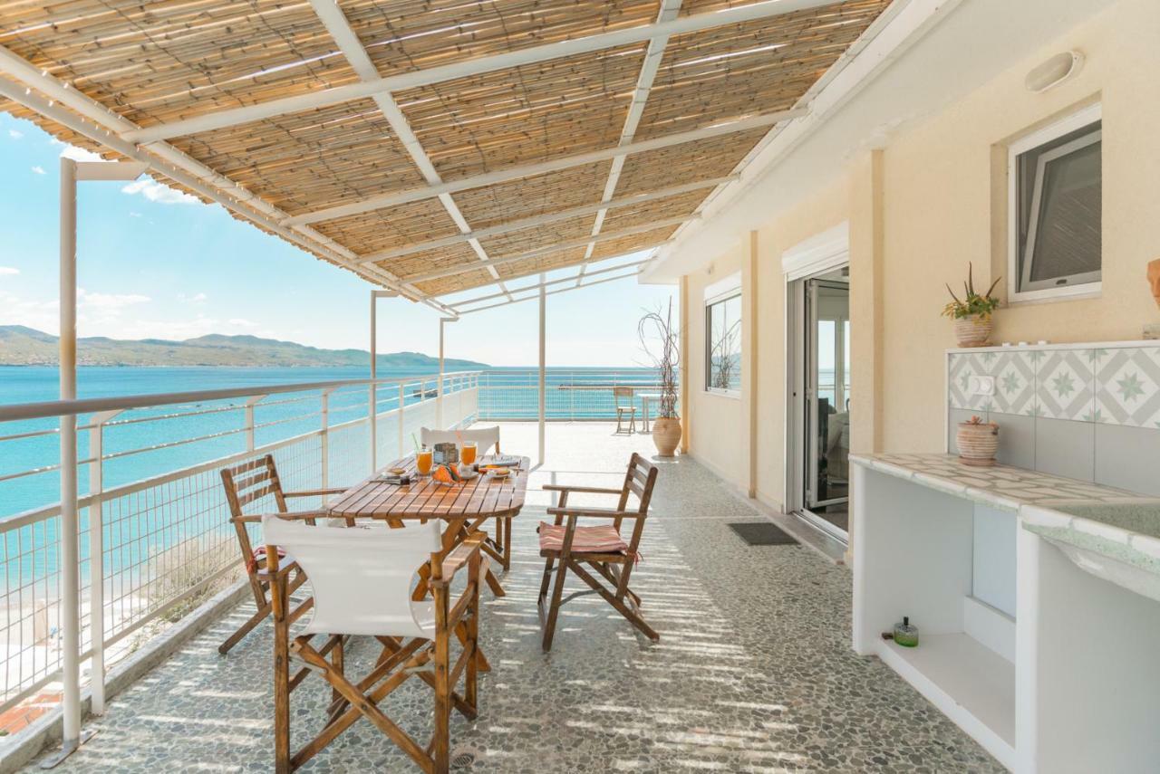 Seafront Penthouse Leo Appartement Kalamáta Buitenkant foto
