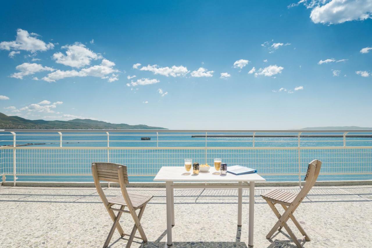 Seafront Penthouse Leo Appartement Kalamáta Buitenkant foto
