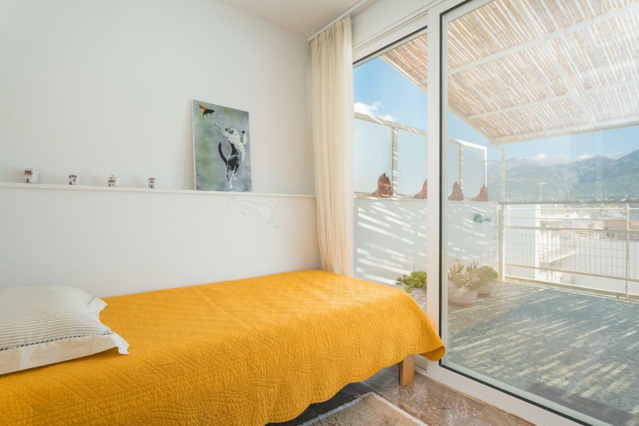 Seafront Penthouse Leo Appartement Kalamáta Buitenkant foto